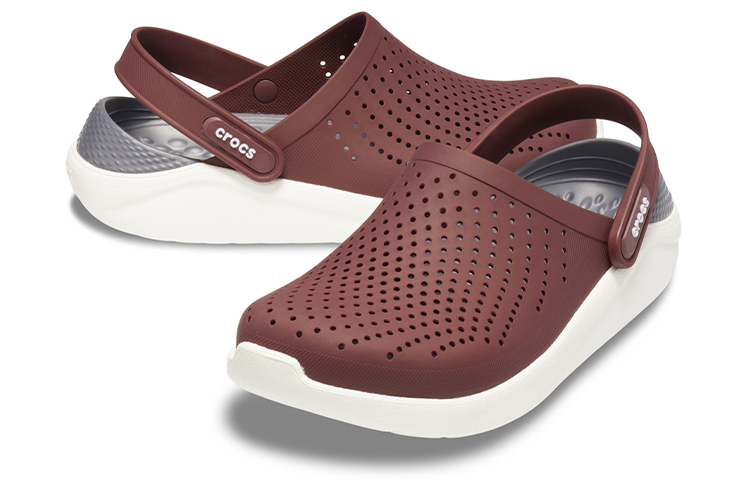 Shop Crocs LiteRide 男女同款棕色凉鞋 204592-616