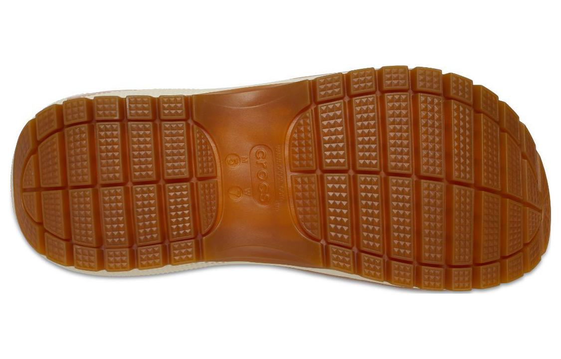 Shop Crocs卡駱馳 Mega Crush 沙灘涼鞋 男女同款 棕褐色