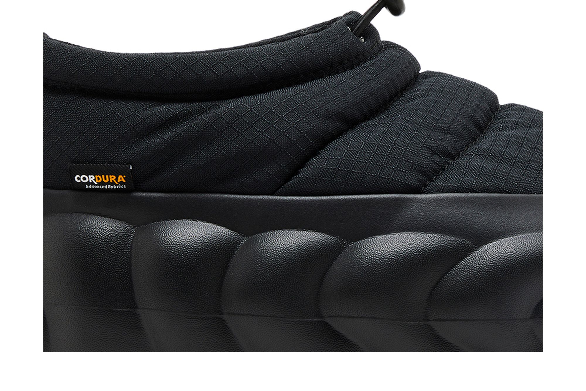 Order Crocs Overpuff Cordura Shorty 'Negro'. 210920-060