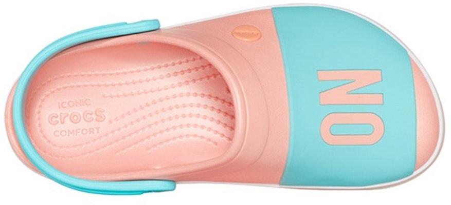 Crocs 厚底卡駱班涼鞋 甜瓜粉 男女同款 Shop Crocs 厚底卡駱班涼鞋 甜瓜粉 男女同款