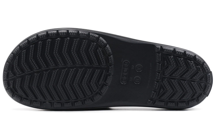 Shop Crocs打印3代人字拖凉鞋黑色 206003-066