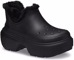 Shop Crocs Stomp 短筒絨毛靴 黑色 210673-060