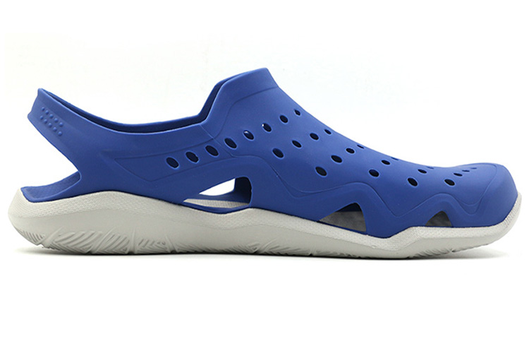 Lookbook Crocs Swiftwater Wave 簡約休閒沙灘洞洞涼鞋 藍色