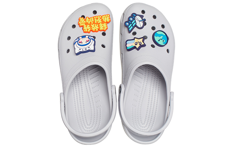 Shop 王者榮耀 x Crocs卡駱馳 Classic Clog 聯名款運動涼鞋 男女同款 數碼灰 星空夢想 魯班七號精英版