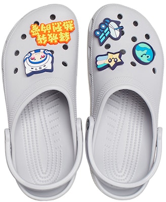 王者榮耀 x Crocs卡駱馳 Classic Clog 聯名款運動涼鞋 男女同款 數碼灰 星空夢想 魯班七號精英版 Shop 王者榮耀 x Crocs卡駱馳 Classic Clog 聯名款運動涼鞋 男女同款 數碼灰 星空夢想 魯班七號精英版