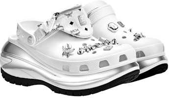 MCM Crocs x Mega Crush Clogs 'Putih Perak' MEXDAMM08WT Lookbook MCM Crocs x Mega Crush Clogs 'Putih Perak' MEXDAMM08WT