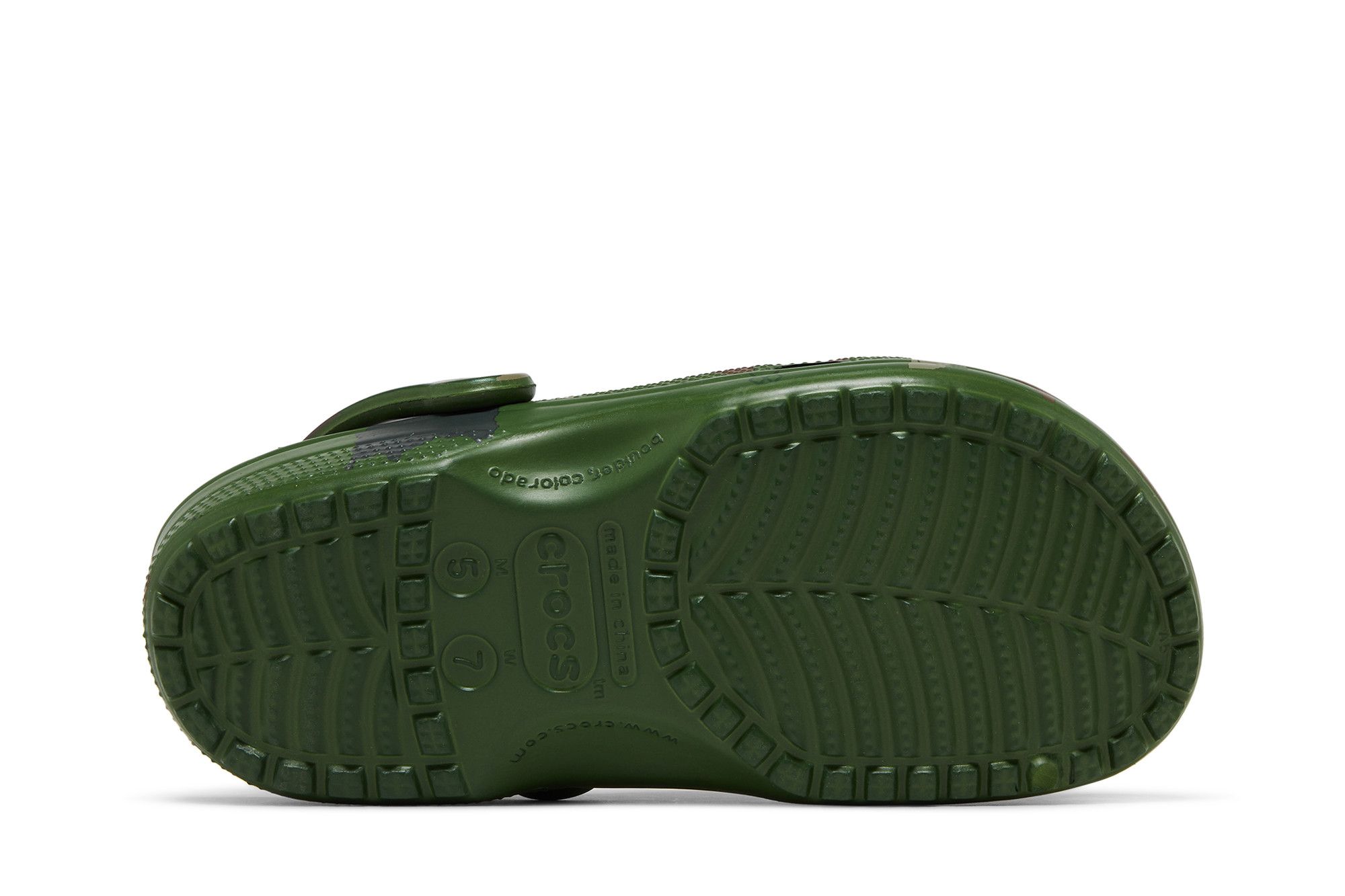 Shop Daily Paper x Crocs 經典洞洞鞋「綠色迷彩」207250-315