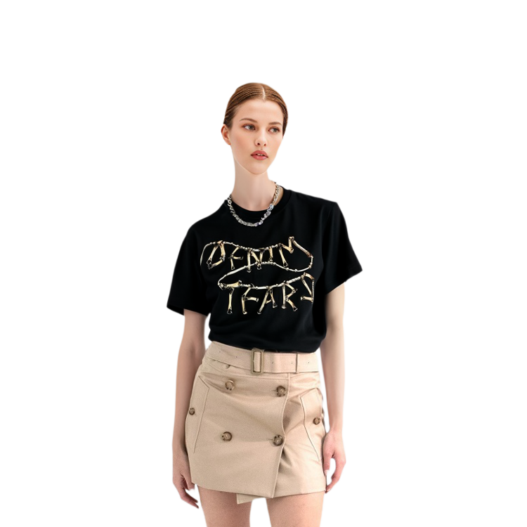 Sizing Denim Tears SS24 Kiss My Grits Chicken Bone Print Tee Hitam Unisex. 010-006-131