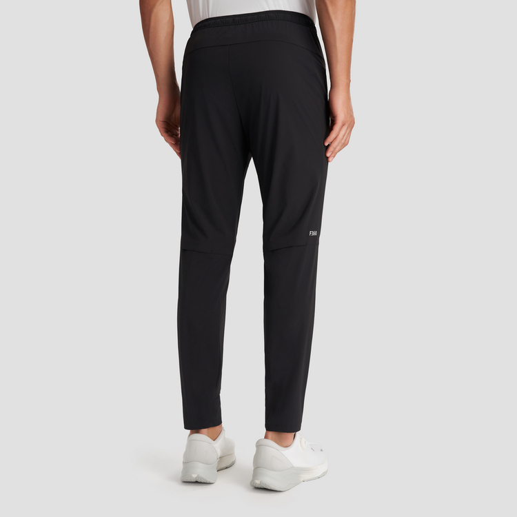 Shop DESCENTE 素色彈力跑步戶外休閒長褲 D4331RPT41