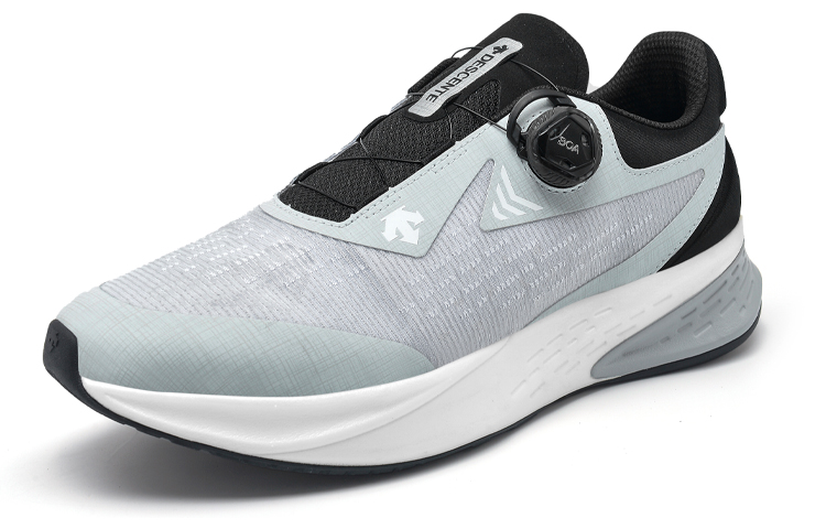 Lookbook DESCENTE迪桑特 BOA輕盈透氣ENERZITE跑鞋運動鞋 男款 淺灰色