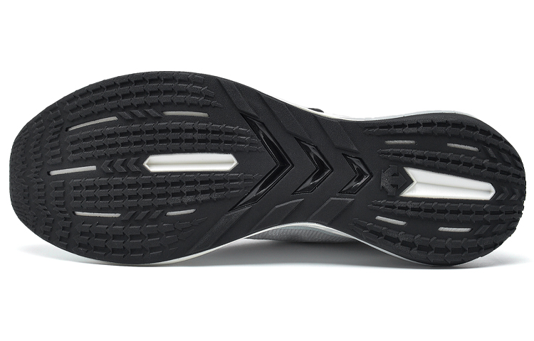 Shop DESCENTE迪桑特 BOA輕盈透氣ENERZITE跑鞋運動鞋 男款 淺灰色