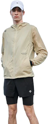 DESCENTE 輕量透氣男女款戶外運動印花Logo外套 SP223RWB41 2