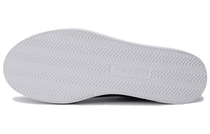 Shop DESCENTE Casual Low-Top 'Negro' SO323LSN71-BLK0