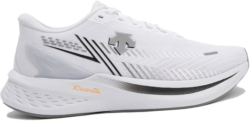 DESCENTE Kasual Rendah 'Hitam Putih' D3323RRN71-WB Order DESCENTE Kasual Rendah 'Hitam Putih' D3323RRN71-WB