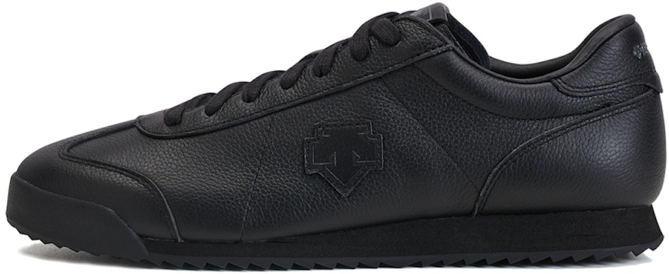 DESCENTE Chron Low 'Hitam' D3131LSN18-BK Buy DESCENTE Chron Low 'Hitam' D3131LSN18-BK