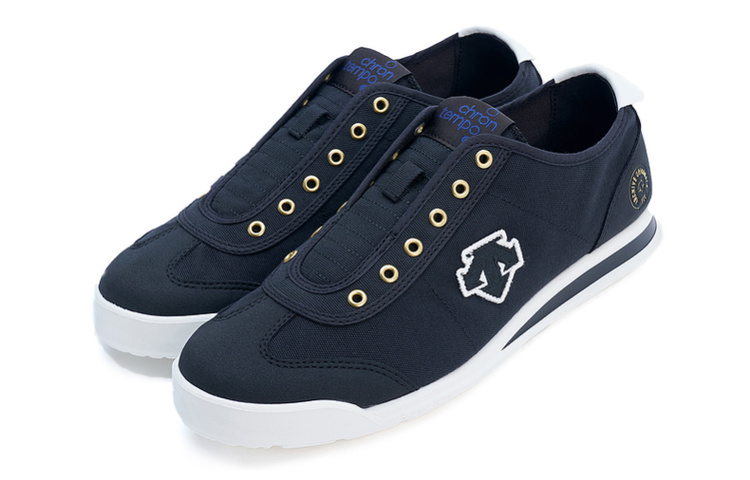 Order DESCENTE Chron Tempo Slip-On 'Hitam' D2223LSNXX-BK