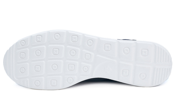 Shop DESCENTE Chron Tempo Slip-On 'Hitam' D2223LSNXX-BK