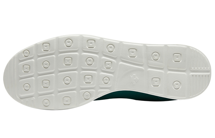 Shop DESCENTE Chron Tempo 無帶綁跑鞋 '綠色' D2223LSNXX-GN