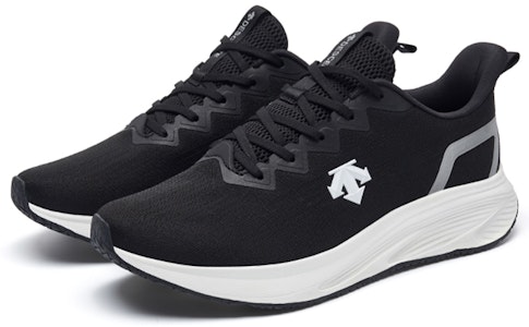 デサント ランニング 'ブラック 衝撃吸収 通気性' D1339RRN33A-BK Lookbook デサント ランニング 'ブラック 衝撃吸収 通気性' D1339RRN33A-BK