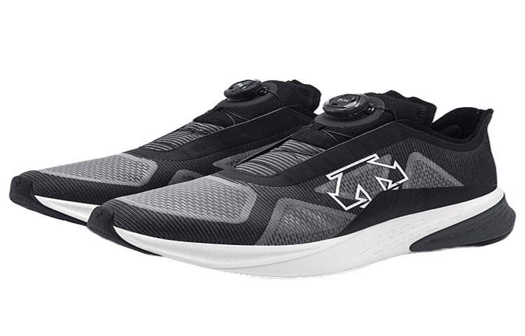 Lookbook DESCENTE 跑步鞋 '舒适透气轻量黑色' D2231RRN02-BK