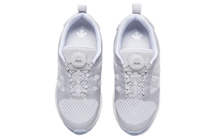 Shop DESCENTE迪桑特 輕便透氣休閒跑步鞋 灰色