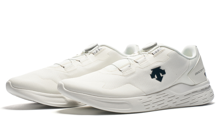 Lookbook DESCENTE 白色休闲跑鞋 D1213GES11-WT