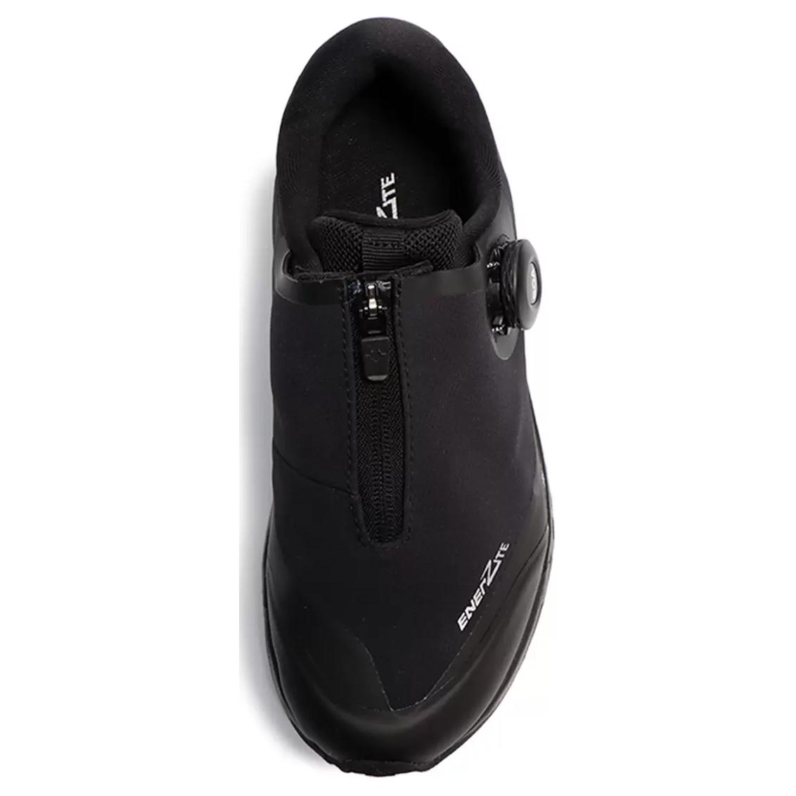 Shop DESCENTE 跑步鞋 Boa 黑色休闲舒适款 D2423RRN13-BK