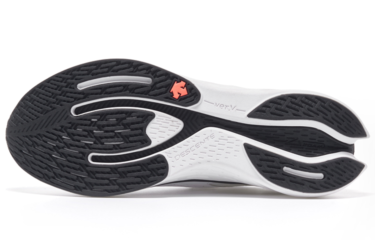 Shop 迪桑特 跑鞋 低帮款 '透气白' D1313RRN71-WT