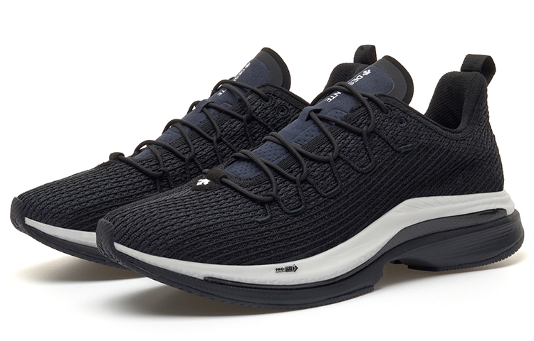 Lookbook DESCENTE 跑步系列「黑色避震低筒鞋」 D1439RRN11-BK