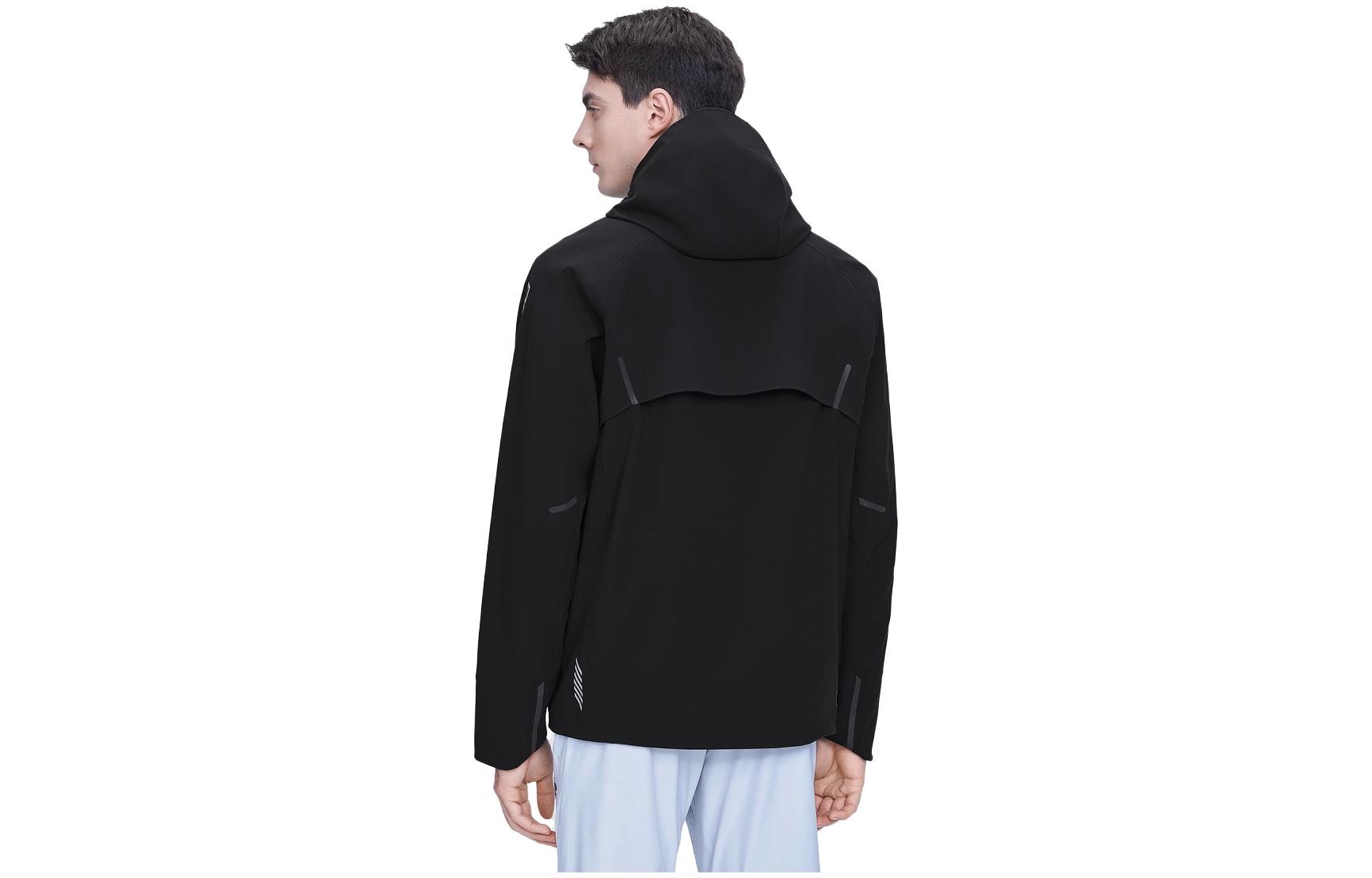 Lookbook DESCENTE RUNNING系列印花Logo拉鍊連帽外套。 D3131RJK41