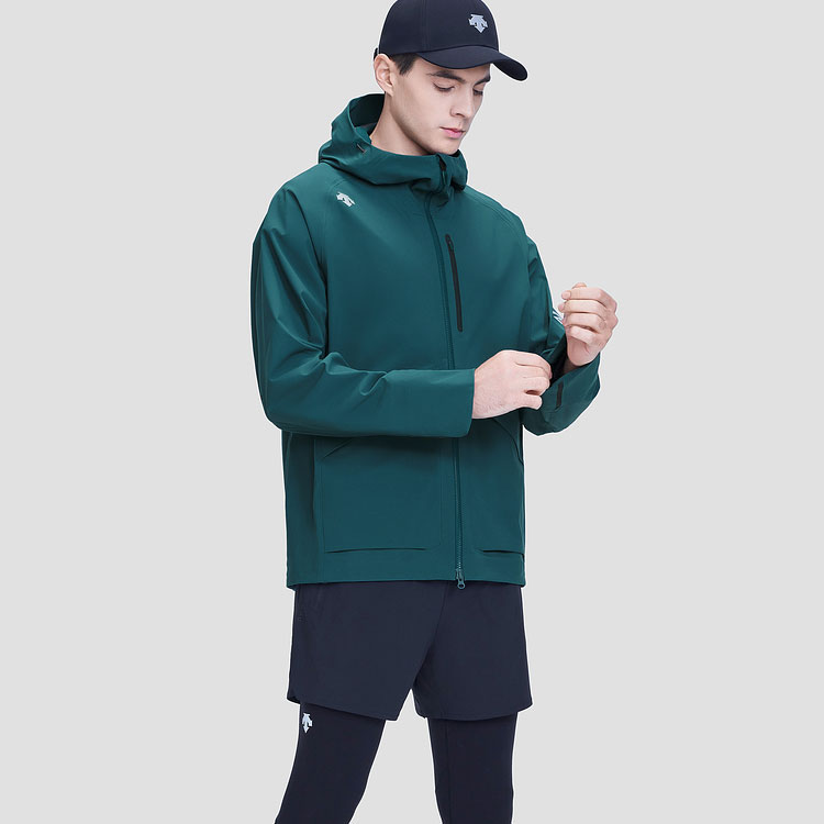 Sizing DESCENTE RUNNING系列印花Logo拉鍊連帽外套。 D3131RJK41