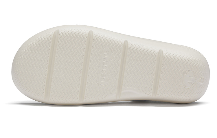 Shop DESCENTE 运动风缓震人字拖鞋 '米色' D3224LTH41-BG