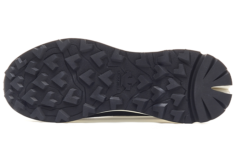 Shop DESCENTE Gaya Sukan ''Hitam'' D1333XSN91A-BK