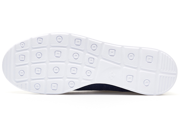 Shop DESCENTE 运动风格 '深蓝' D1313LSN72-NV