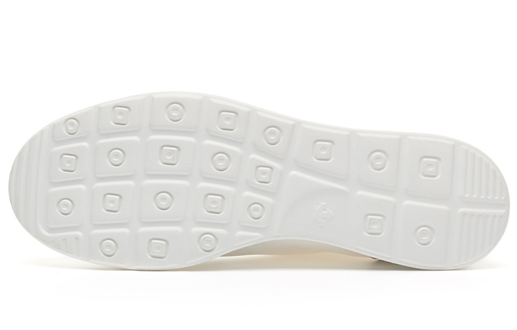 Shop DESCENTE 運動風格低筒鞋 '透氣白色帆布' D1323LSN75-WT