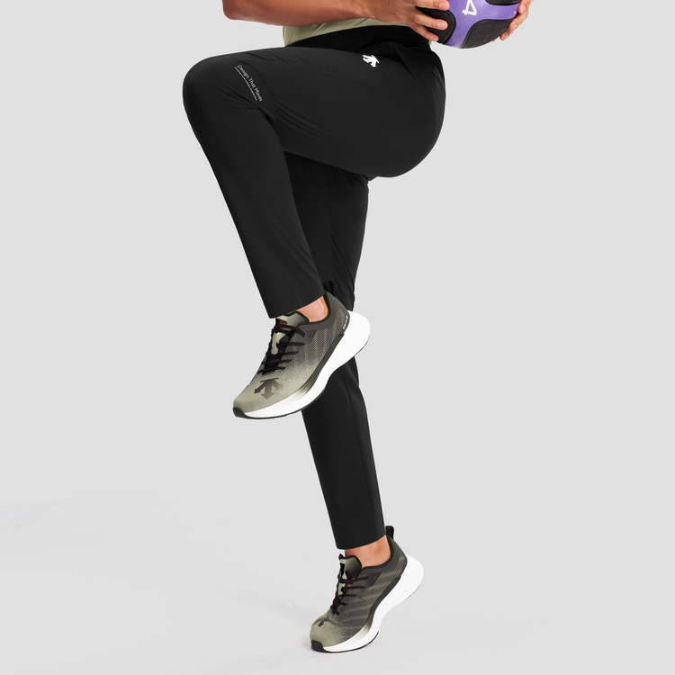 Purchase Pantalones Deportivos Transpirables y Frescos DESCENTE Training Woven. D4231TWP55