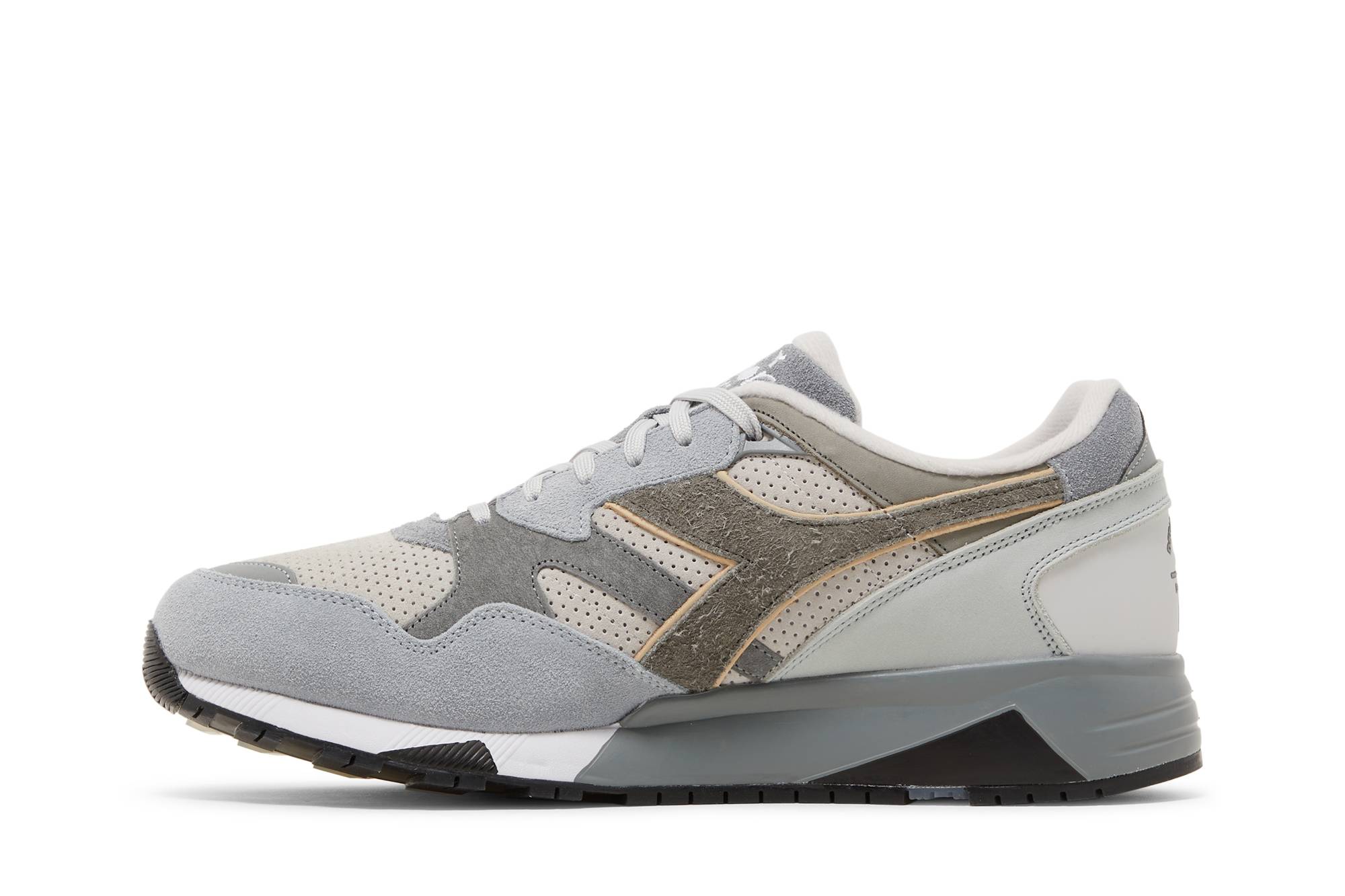 Lookbook ディテールズ・マター x Diadora N9002 「旅人」 501-180133-75041