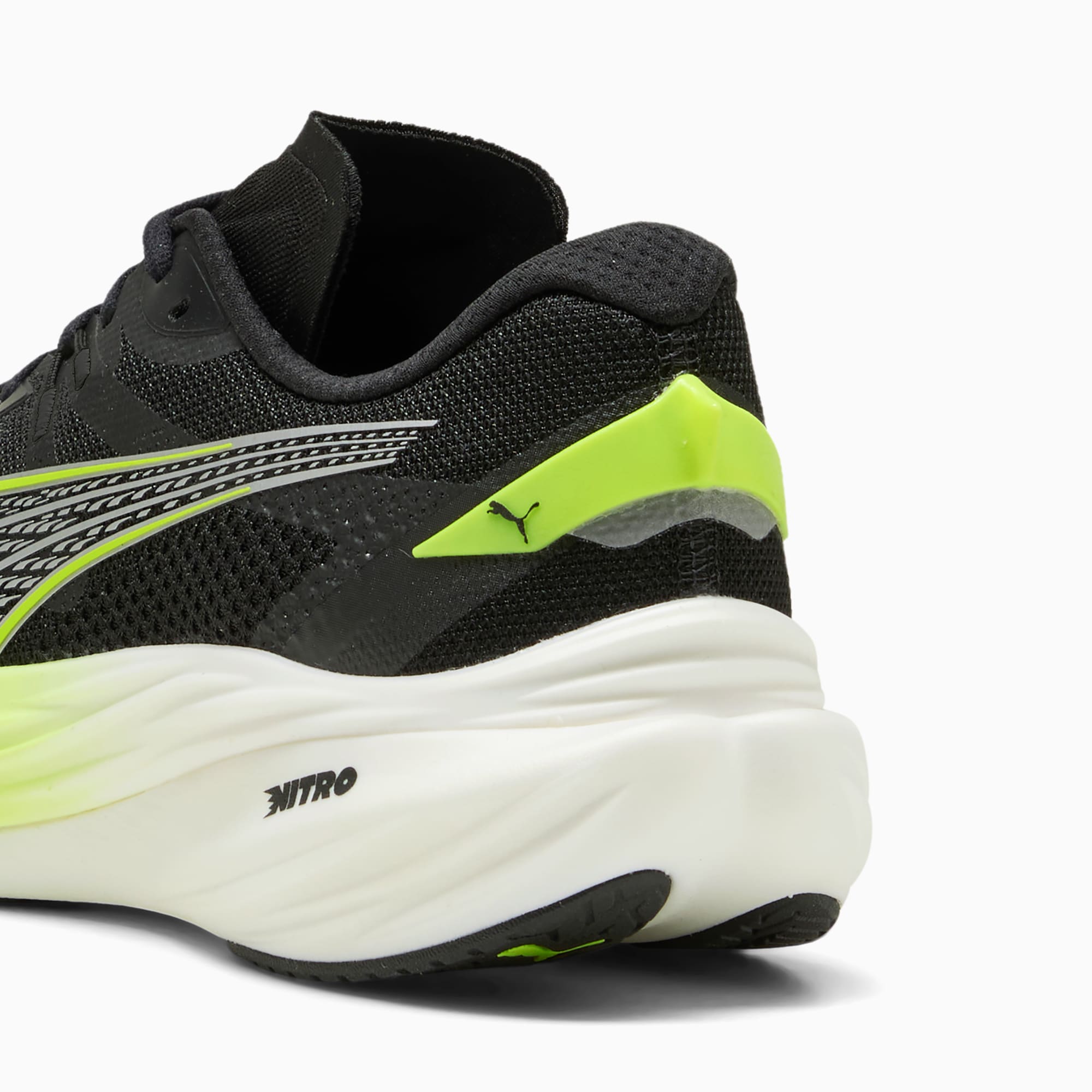 Lookbook 디비에이트 니트로 3 와이드 러닝화 378449-03