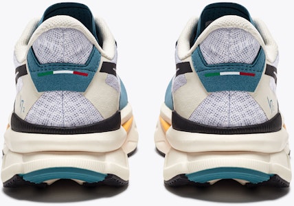 Diadora ATOMO V7000-2 Sepatu Lari Pria 101.180223_D0872 Lookbook Diadora ATOMO V7000-2 Sepatu Lari Pria 101.180223_D0872