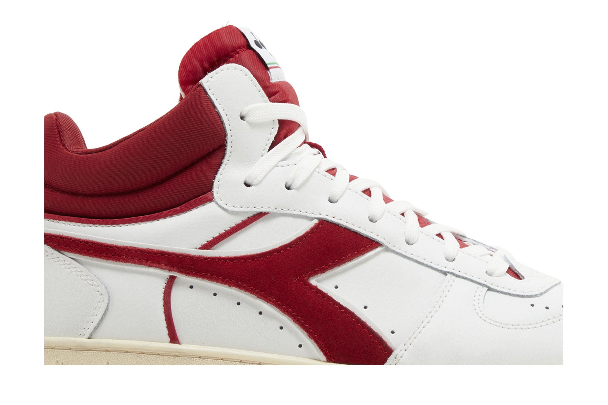 Order Diadora Magic Basket Mid ''Wit Chili Peper'' 501-178564-C6313
