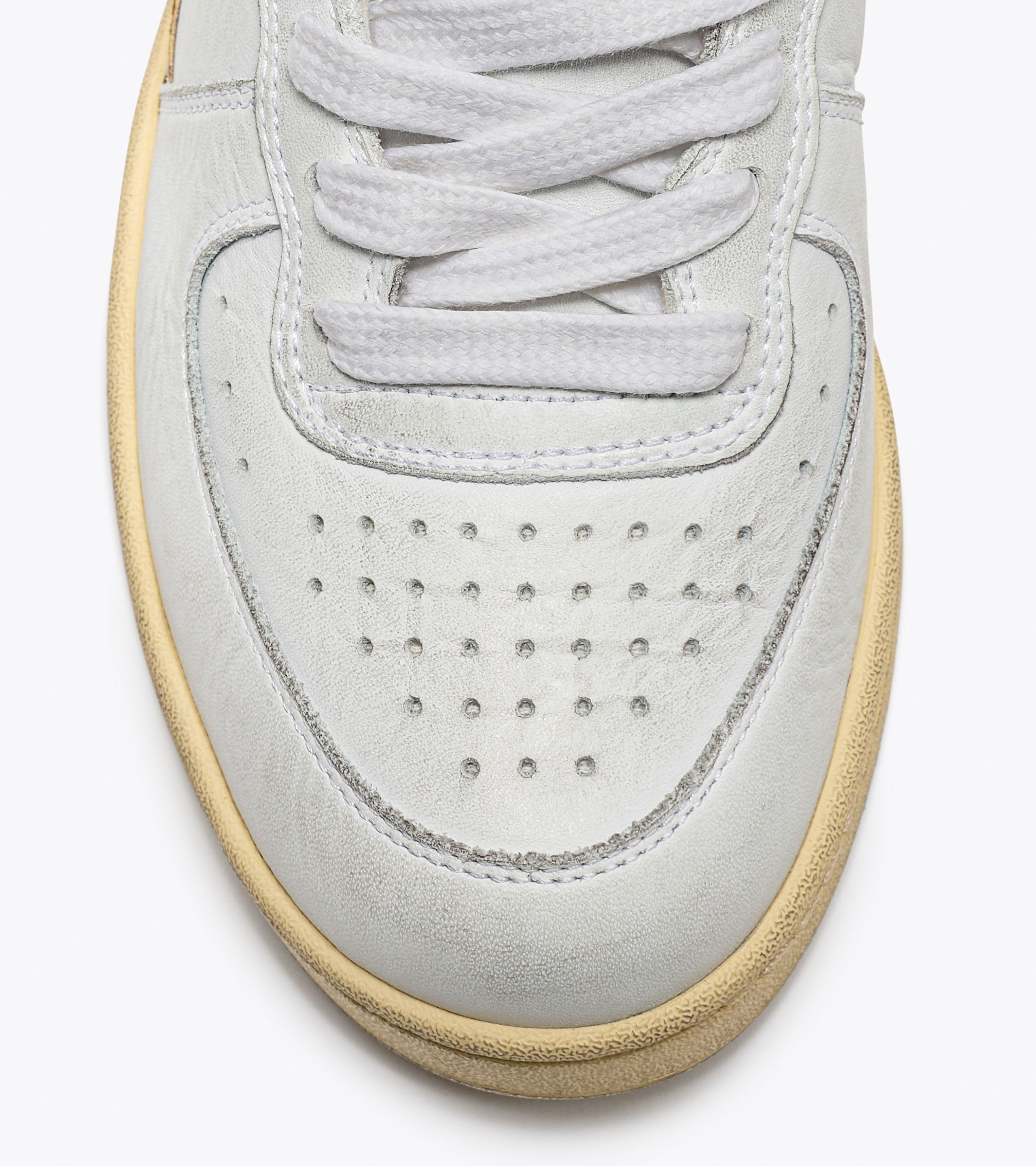 Shop Diadora MI 篮球低帮复古鞋 201.179043_C9344