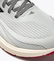 Lookbook Diadora MYTHOS BLUSHIELD 9 VORTICE Sepatu Lari 101.180247_C9614