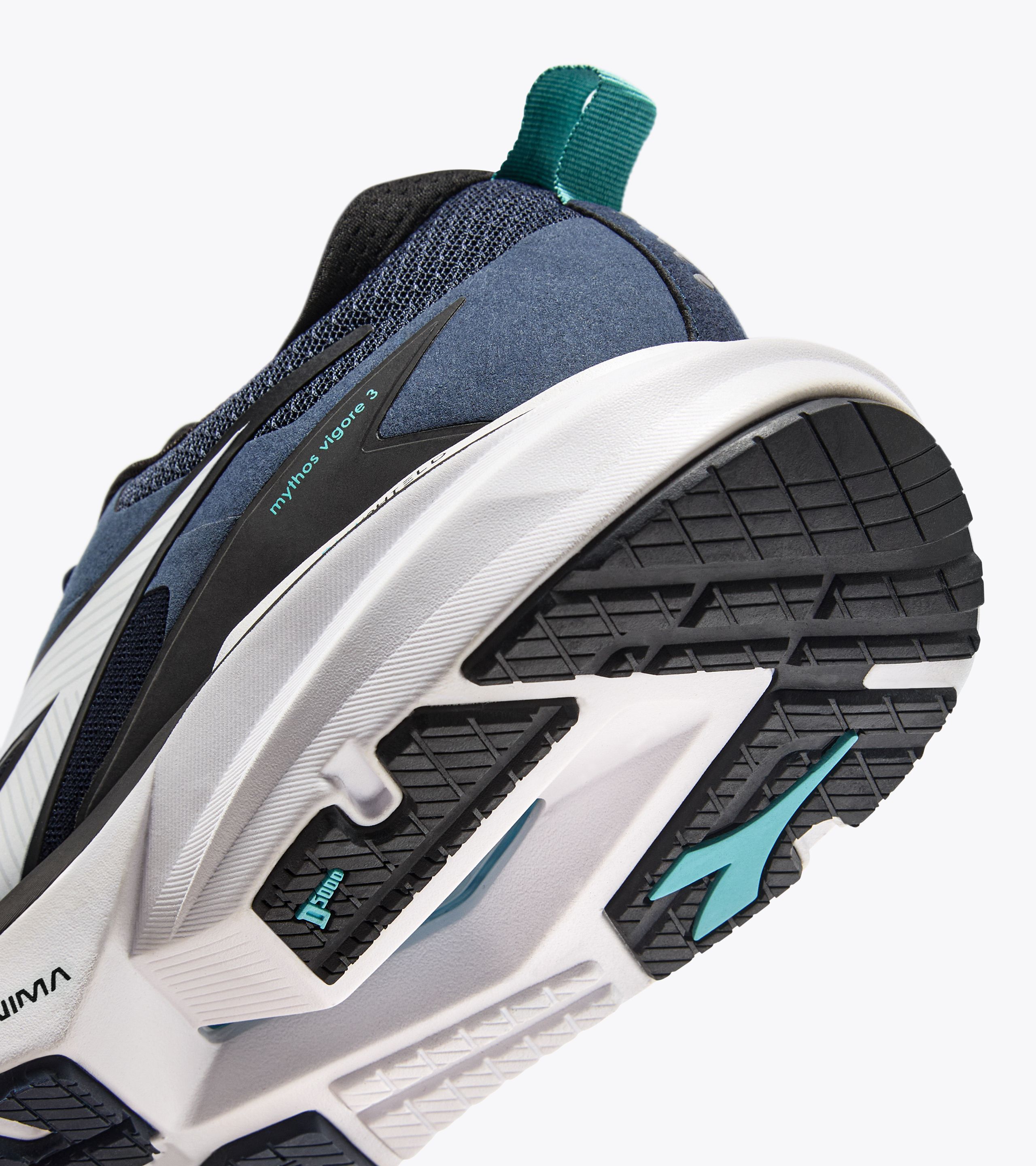 Shop 迪亚多纳 MYTHOS BLUSHIELD VIGORE 3跑鞋 101.180680_C1512