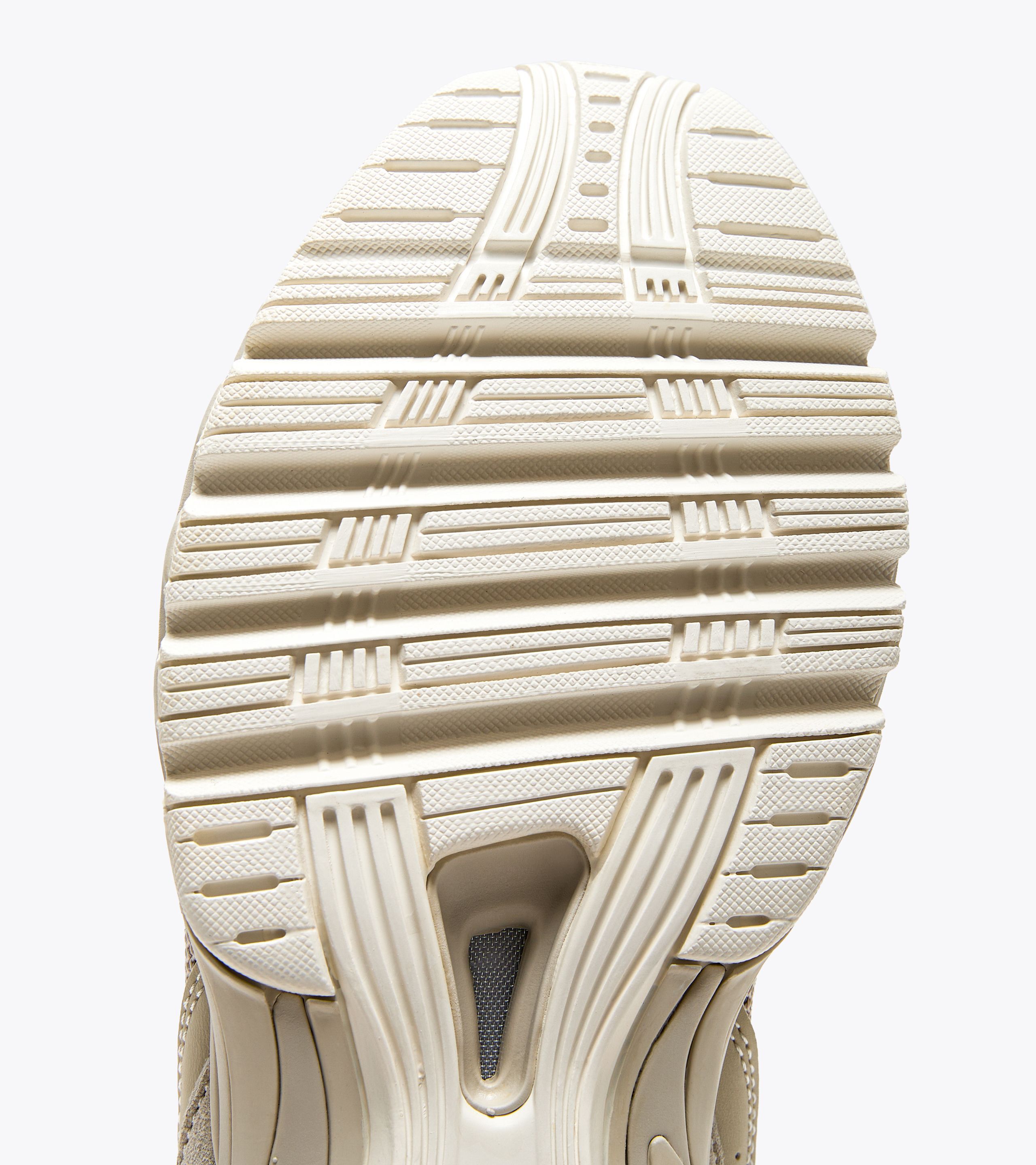 Shop 디아도라 미토스 프로펄션 280 M2 스웨이드 501.180192_C7444