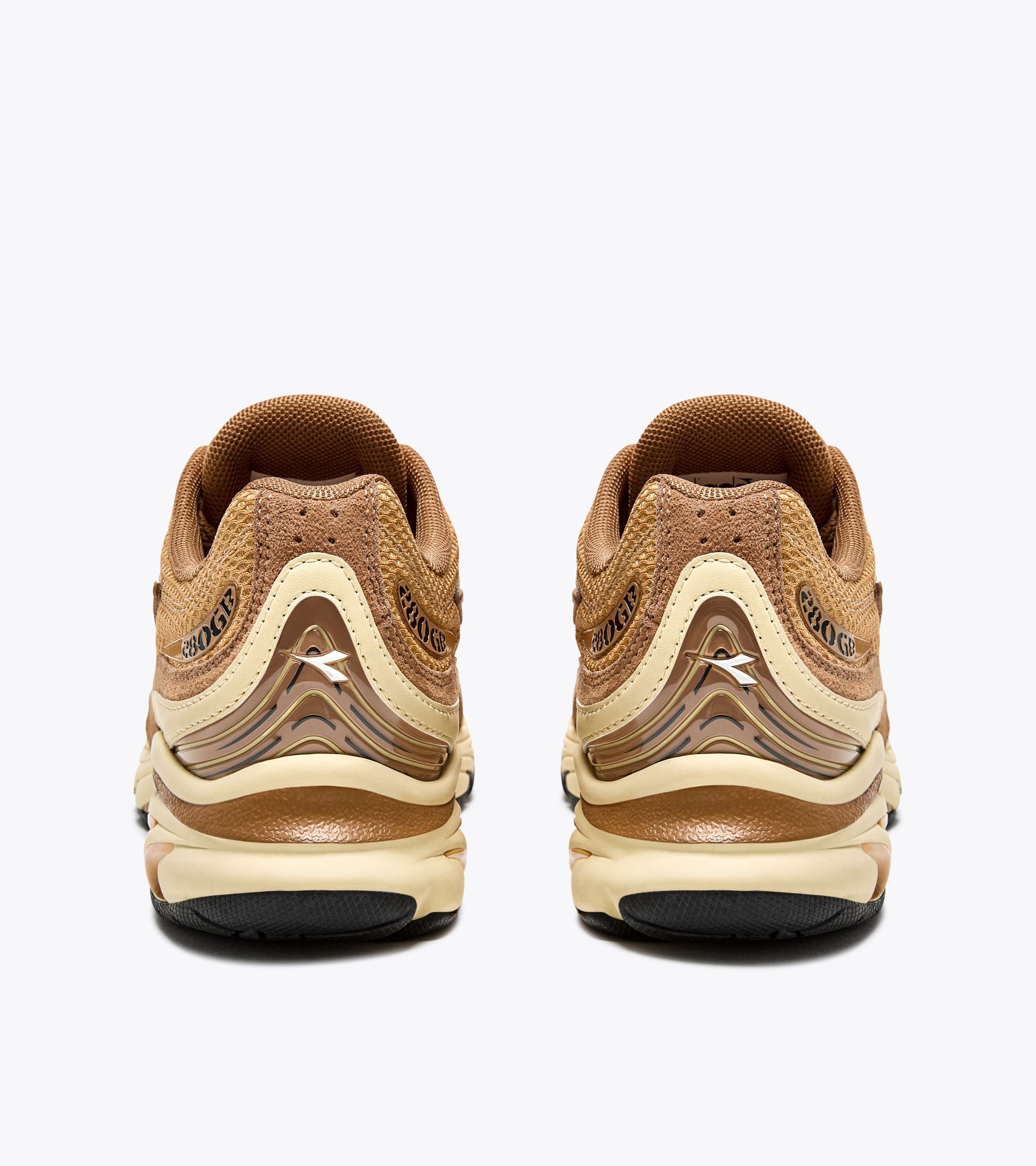 Lookbook 디아도라 MYTHOS PROPULSION 280 스웨이드 501.178547_25064