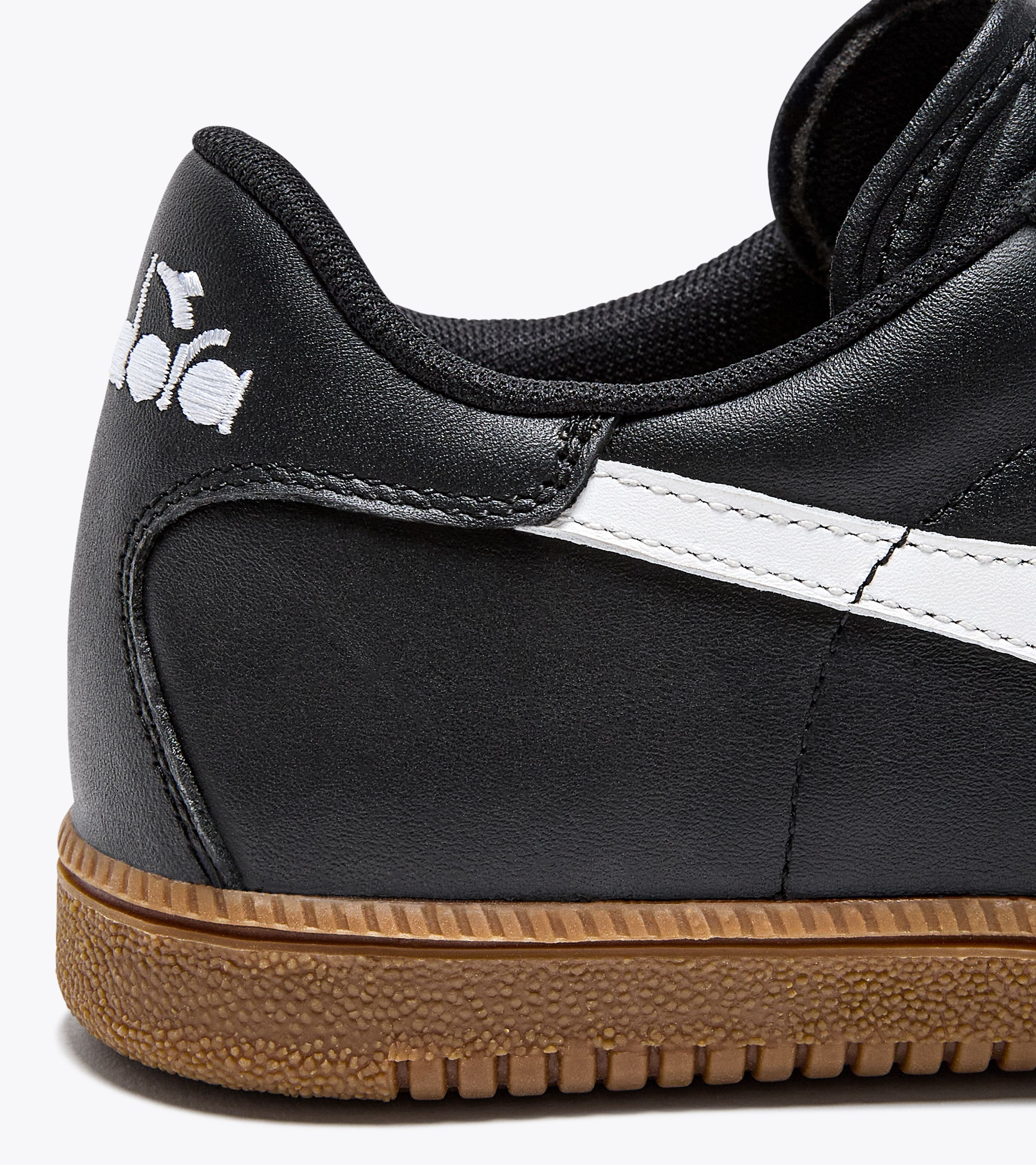 Details for Diadora Sepatu Trainer 501.181246_C0641