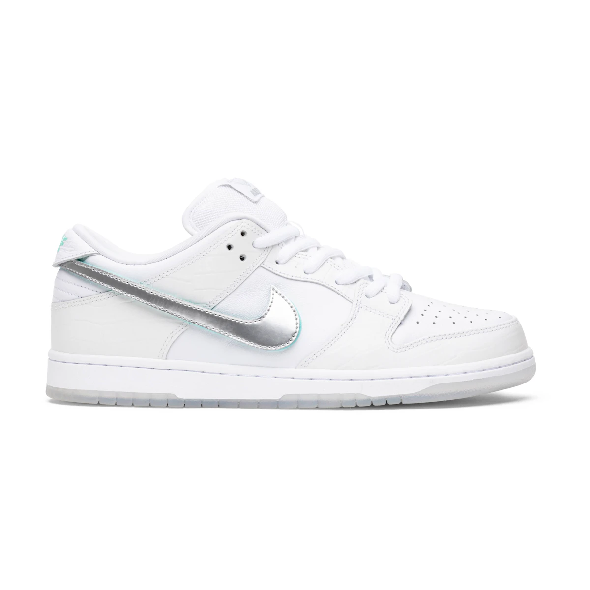 Beli Diamond Supply x Nike SB Dunk Low Pro 'White Diamond