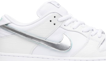 Diamond Supply Co. x Nike SB Dunk Low Pro 'White Diamond' Putih BV1310-100 Order Diamond Supply Co. x Nike SB Dunk Low Pro 'White Diamond' Putih BV1310-100