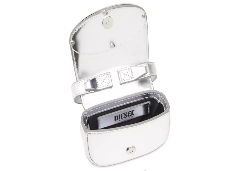 Lookbook Diesel 1DR XS 迷你包配D字銀色徽章