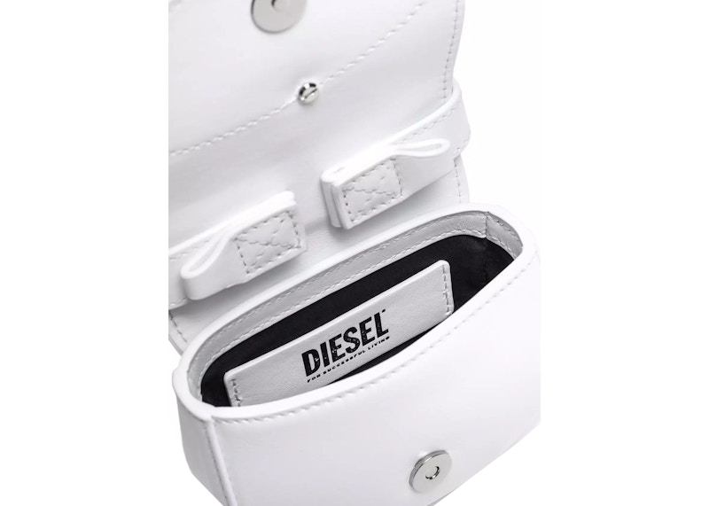 Lookbook Diesel 白色 D 字牌 XS 迷你包